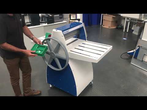 Roller Press 500, hand manually operated cutting machine for post vacuumforming.